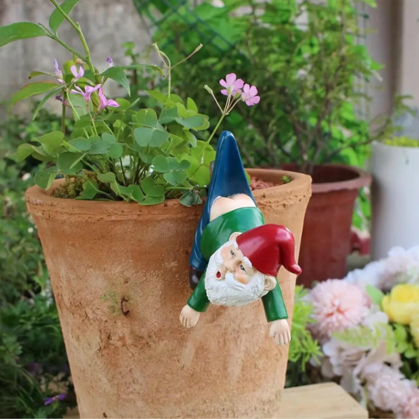 Hanging Gnome Garden Statue - Funny Dwarf Flowerpot Decoration