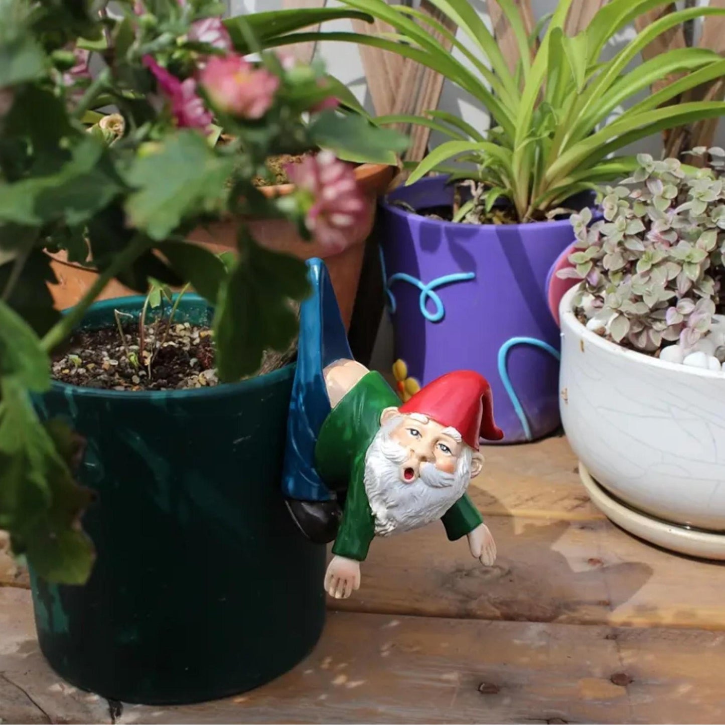 Hanging Gnome Garden Statue - Funny Dwarf Flowerpot Decoration