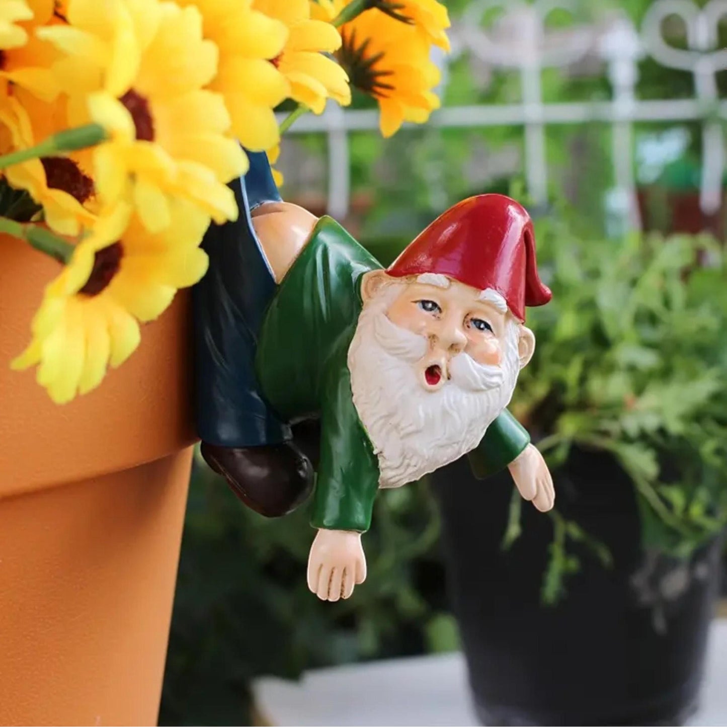 Hanging Gnome Garden Statue - Funny Dwarf Flowerpot Decoration